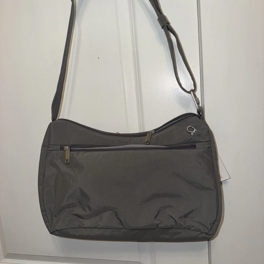 Magellan Vault Pro‎ Handbag